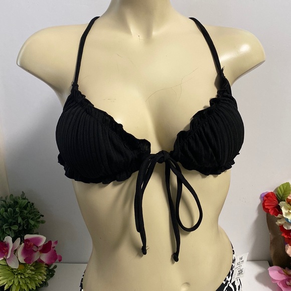 Cute Bikini Top Bundle - Picture 2 of 9